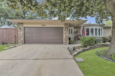 800 Cedar Ln, Bartlett, IL 60103