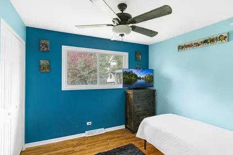 Bedroom - 800 Cedar Ln, Bartlett, IL 60103 photo 5 of 6