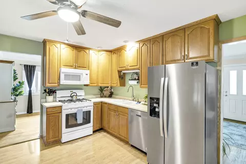 Kitchen - 800 Cedar Ln, Bartlett, IL 60103 photo 2 of 3