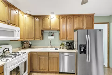 Kitchen - 800 Cedar Ln, Bartlett, IL 60103 photo 3 of 3