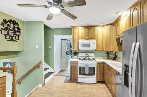 Kitchen - 800 Cedar Ln, Bartlett, IL 60103 photo 1 of 3