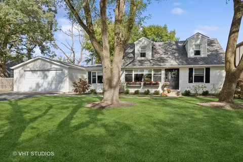 1120 Country Club Rd, Lake Zurich, IL 60047