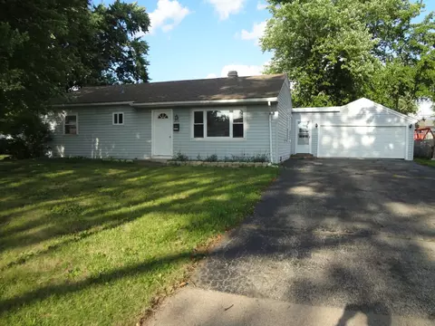 210 Caddy Ave, Carpentersville, IL 60110