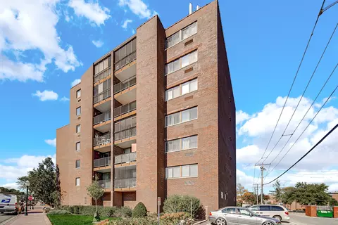 11 W Green St #606, Bensenville, IL 60106