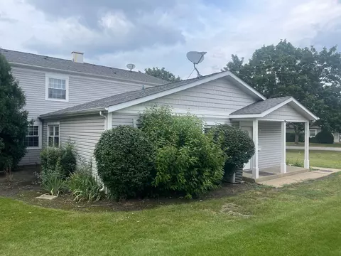 1317 Wye Ct, Wheeling, IL 60090 photo 2