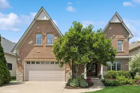 792 S Chatham Ave, Elmhurst, IL 60126