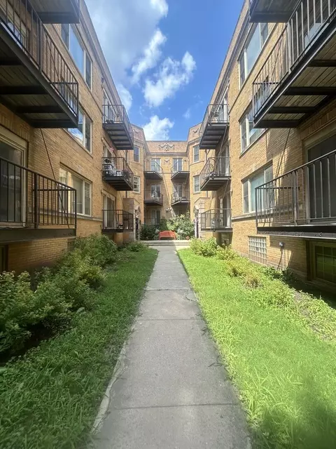 Exterior - 1464 E 69th St #2N, Chicago, IL 60637 photo 2 of 4
