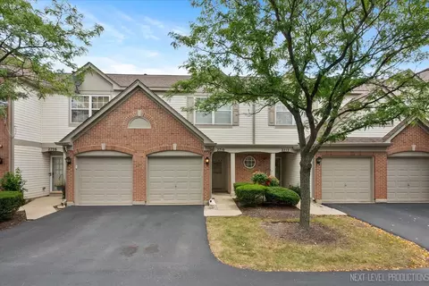 2710 Rockport Ln, Naperville, IL 60564