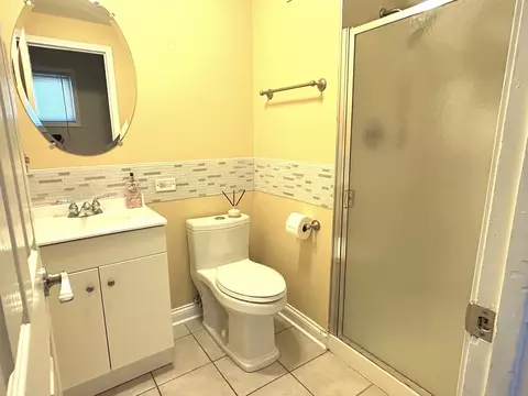 Bath - 396 Stone Pl, Wheeling, IL 60090 photo 3 of 3