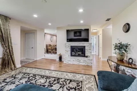 Living - 396 Stone Pl, Wheeling, IL 60090 photo 2 of 2