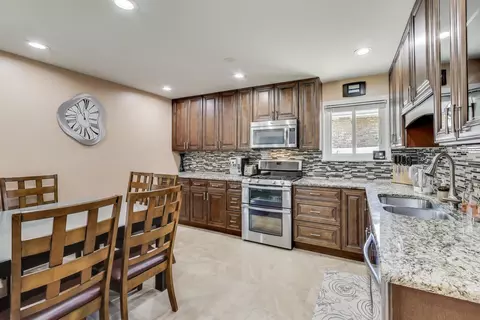 Kitchen - 396 Stone Pl, Wheeling, IL 60090 photo 2 of 2