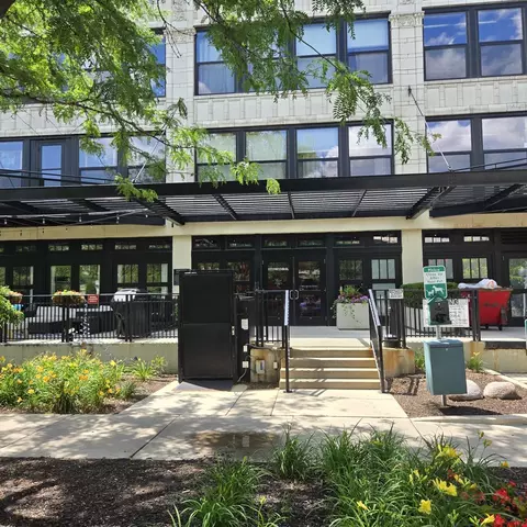 1111 W 15th St #228, Chicago, IL 60608