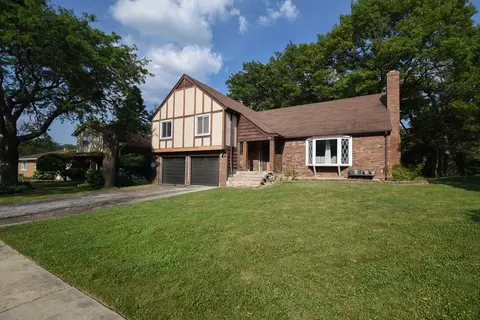 339 N Pioneer Rd, Waukegan, IL 60085