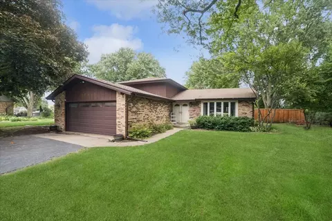 10351 Brenner Ct, Naperville, IL 60564