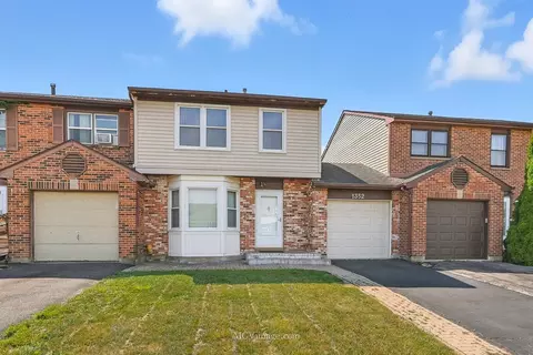 1352 Georgetown Dr, Carol Stream, IL 60188