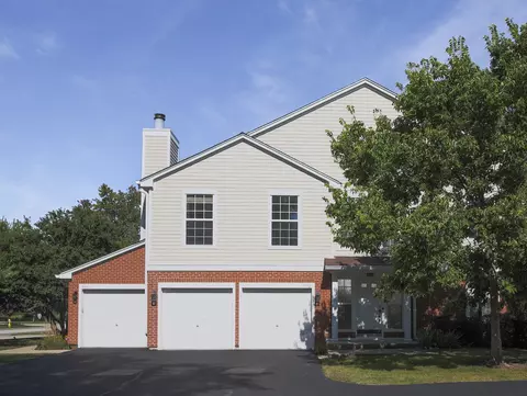902 Sparta Ct, Vernon Hills, IL 60061