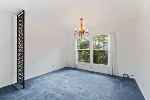 1360 Mayfield Ln, Hoffman Estates, IL 60169 photo 3