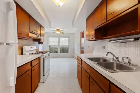 1360 Mayfield Ln, Hoffman Estates, IL 60169 photo 4