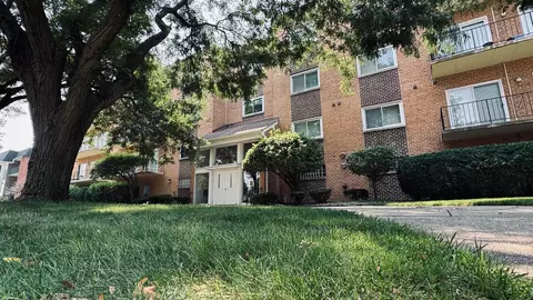 9620 S Komensky Ave #208, Oak Lawn, IL 60453