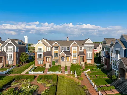 4197 Royal Mews Cir, Naperville, IL 60564