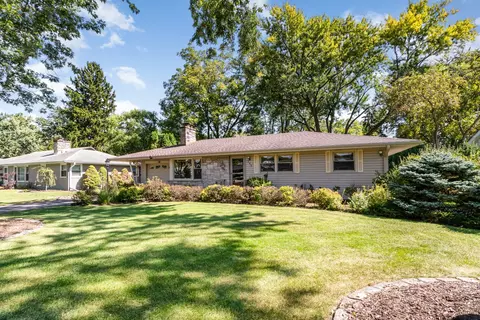 195 Peterson Pkwy, Crystal Lake, IL 60014