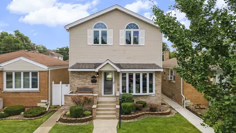5211 S Sayre Ave, Chicago, IL 60638