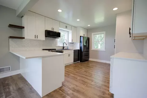 Kitchen - 855 E 5000s Rd, Kankakee, IL 60901 photo 1 of 4