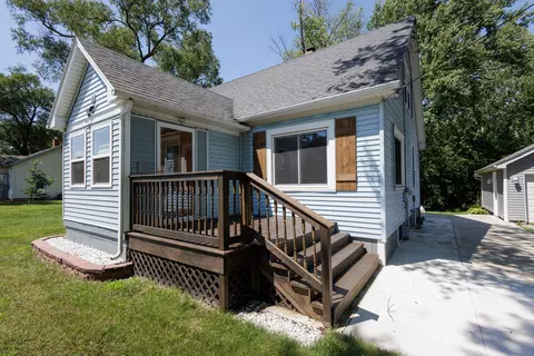 Exterior - 855 E 5000s Rd, Kankakee, IL 60901 photo 4 of 10