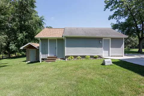 Exterior - 855 E 5000s Rd, Kankakee, IL 60901 photo 7 of 10