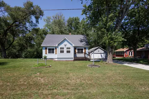 Exterior - 855 E 5000s Rd, Kankakee, IL 60901 photo 3 of 10
