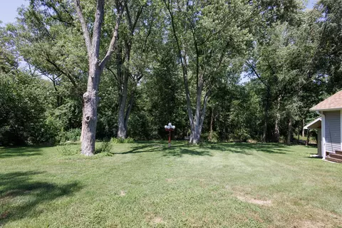 Exterior - 855 E 5000s Rd, Kankakee, IL 60901 photo 9 of 10