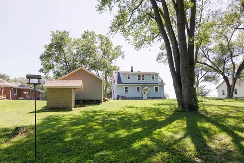 Exterior - 855 E 5000s Rd, Kankakee, IL 60901 photo 8 of 10