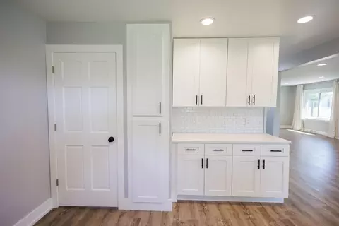 Entry Way - 855 E 5000s Rd, Kankakee, IL 60901 photo 2 of 2
