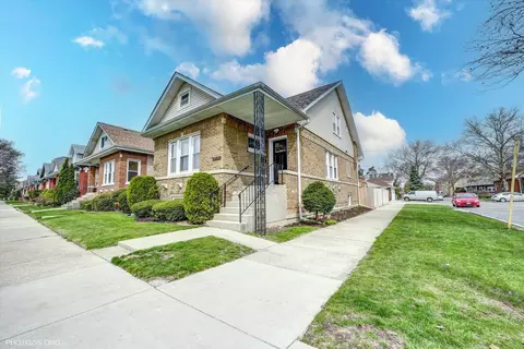 6100 W Byron St, Chicago, IL 60634