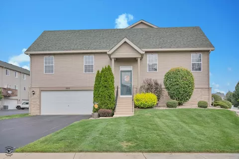 2122 S Austrian Pine St, Lockport, IL 60441