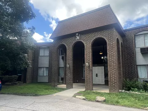 31 Washington Blvd #108, Mundelein, IL 60060