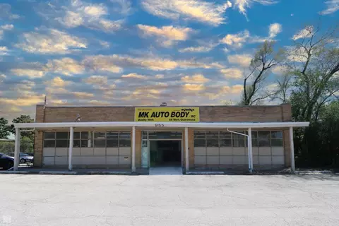 955 Rand Rd, Des Plaines, IL 60016