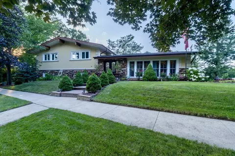 606 Valley Dr, Lemont, IL 60439