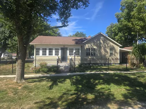 416 S Emerson St, Monticello, IL 61856