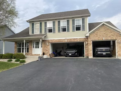1432 Sandcastle Dr, Sycamore, IL 60178