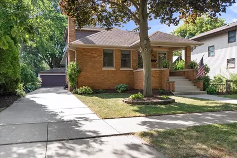 225 16th St, Wilmette, IL 60091