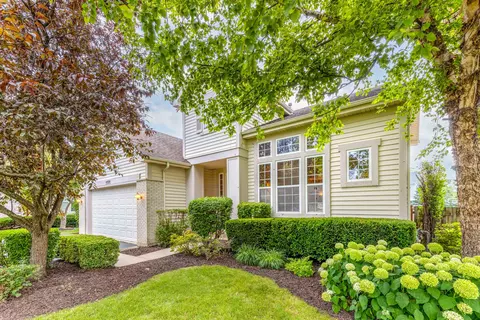 2292 Avalon Dr, Buffalo Grove, IL 60089
