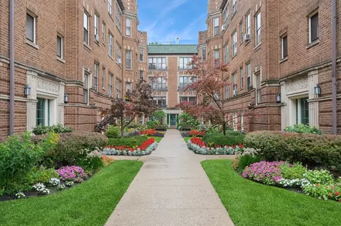 721 Hinman Ave #1W, Evanston, IL 60202