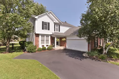8 Hithergreen Ct, Algonquin, IL 60102