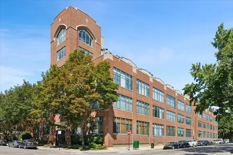 2600 N Southport Ave #409, Chicago, IL 60614