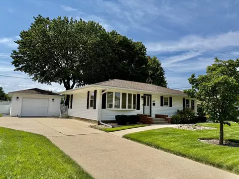 2138 Wynnewood Ln, Peru, IL 61354