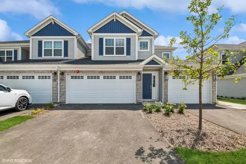 341 Masters Dr, Addison, IL 60101