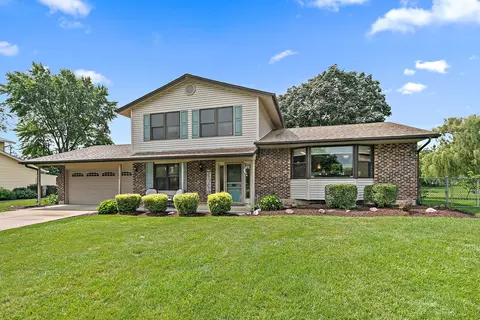 1324 Parker Pl, Elk Grove Village, IL 60007