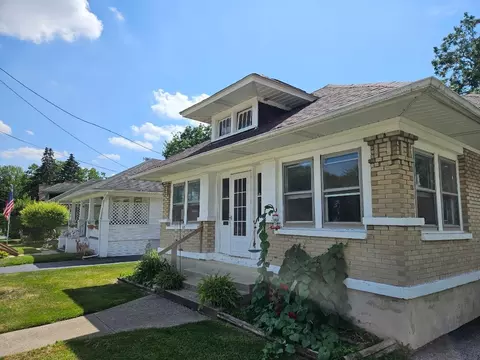 25 S Lord St, Carpentersville, IL 60110