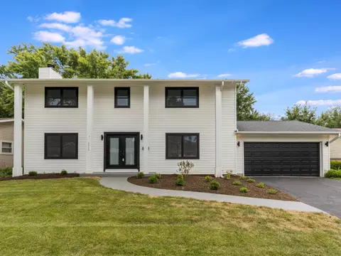 6013 Perry Dr, Woodridge, IL 60517